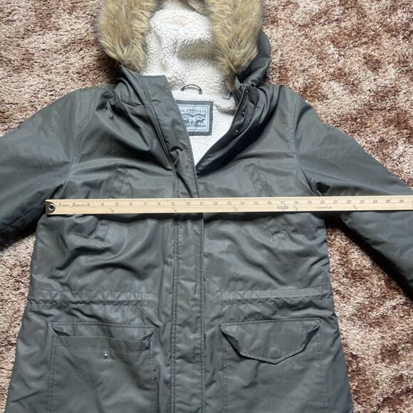 Levi's Hooded Water Repellant Shearling Lined Jacket Women's Size Large - Picture 6 of 8